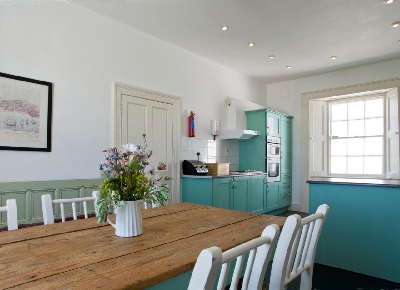 Galley Head Lightkeeper'S Houses Donoure Екстер'єр фото