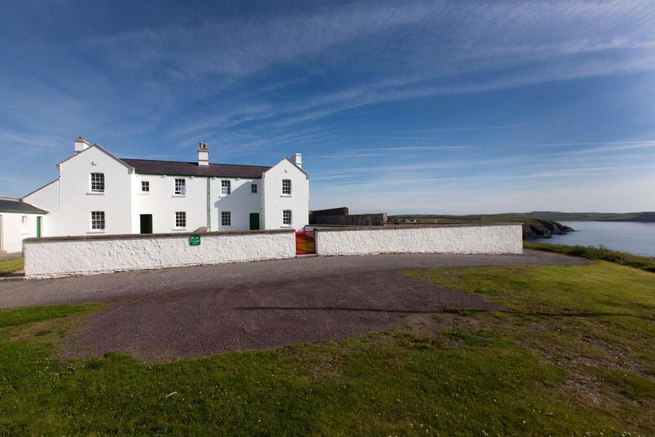 Galley Head Lightkeeper'S Houses Donoure Екстер'єр фото
