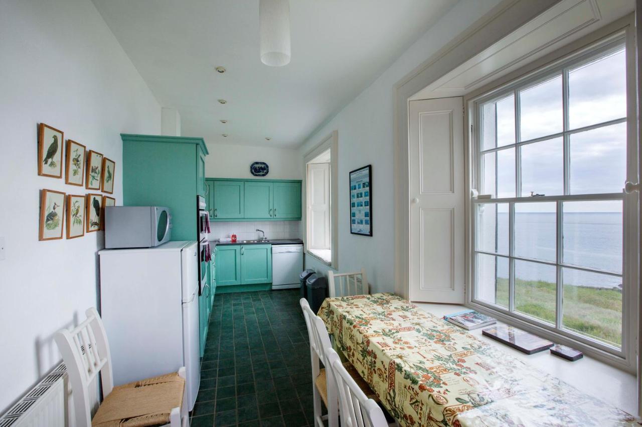 Galley Head Lightkeeper'S Houses Donoure Екстер'єр фото